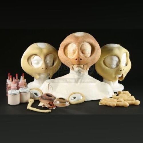 MEN IN BLACK II (2002) - Locker Alien Head Skins and Components