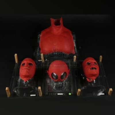 HELLBOY (2004) - Hellboy (Ron Pearlman) Appliances