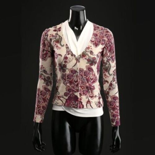 SEASON 1 EPISODE 4: "&Atilde;&hellip;&acirc;&euro;&trade;UF"<br>Alana Bloom's (Caroline Dhavernas) Top and Cardigan
