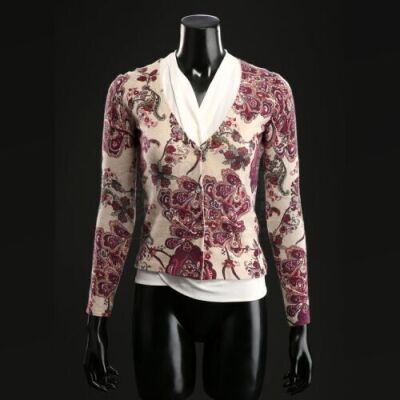 SEASON 1 EPISODE 4: "&Atilde;&hellip;&acirc;&euro;&trade;UF"<br>Alana Bloom's (Caroline Dhavernas) Top and Cardigan