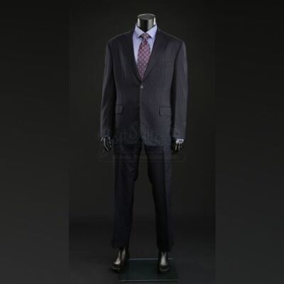 SEASON 1 EPISODE 4: "&Atilde;&hellip;&acirc;&euro;&trade;UF"<br>Jack Crawford's (Laurence Fishburne) Two-Piece Suit