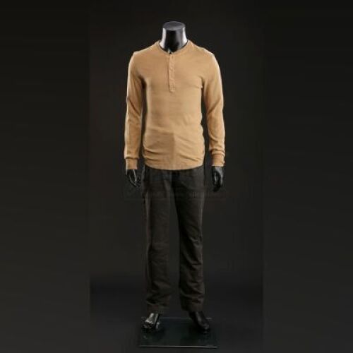 SEASON 1 EPISODE 6: "ENTREE"<br>Will Graham's (Hugh Dancy) Henley Shirt and Pants