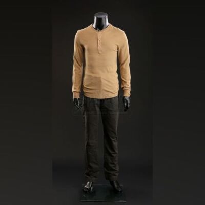 SEASON 1 EPISODE 6: "ENTREE"<br>Will Graham's (Hugh Dancy) Henley Shirt and Pants