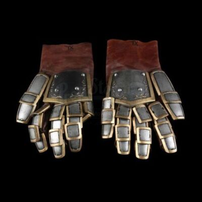 Lot # 161: Alliance Royal Guard Gloves