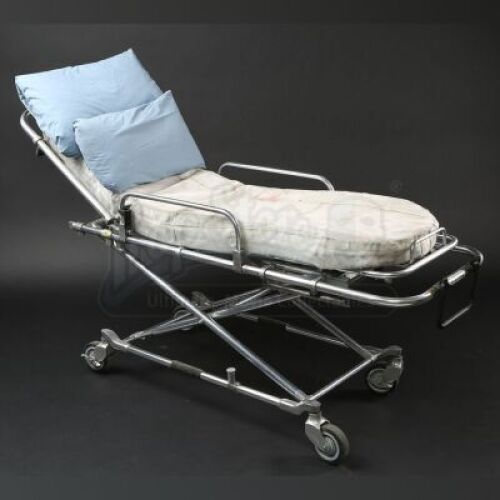 SEASON 1 EPISODE 7: "SORBET"<br> Ambulance Stretcher