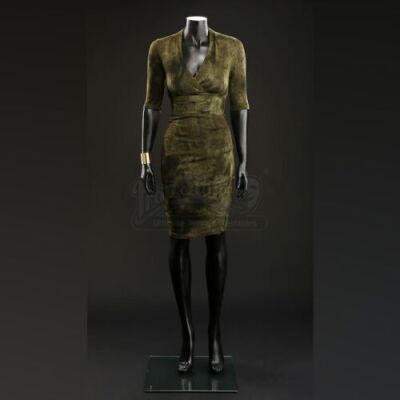 SEASON 1 EPISODE 9: "TROU NORMAND"<br>Freddie Lounds' (Lara Jean Chorostecki) Dress and Jewelry