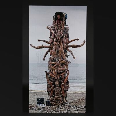 SEASON 1 EPISODE 9: "TROU NORMAND"<br>Large Totem Photo Display