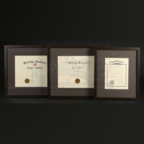 SEASON 1 EPISODE 11: "ROTI"<br>Paul Carruthers' (Todd Dulmage) Framed Medical Certificates