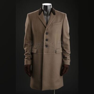SEASON 1 EPISODE 12: "RELEVES"<br>Hannibal Lecter's (Mads Mikkelsen) Overcoat and Gloves
