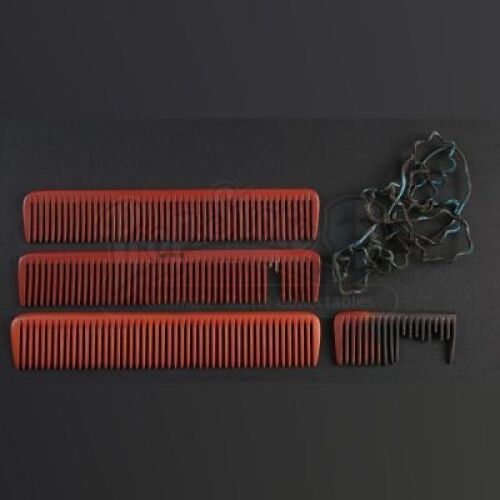SEASON 1 EPISODE 12: "RELEVES"<br>Georgia Madchen's (Ellen Muth) Death Comb Set