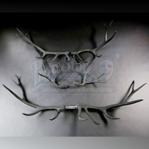 SEASON 1 EPISODE 13: "SAVOUREUX"<br>Marissa Schurr (Holly Deveaux) Black Mounting Antlers