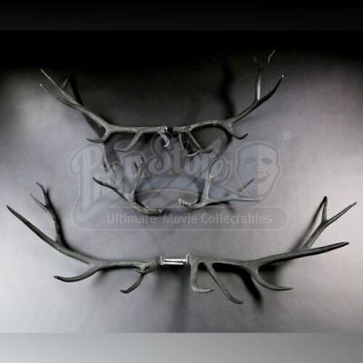 SEASON 1 EPISODE 13: "SAVOUREUX"<br>Marissa Schurr (Holly Deveaux) Black Mounting Antlers