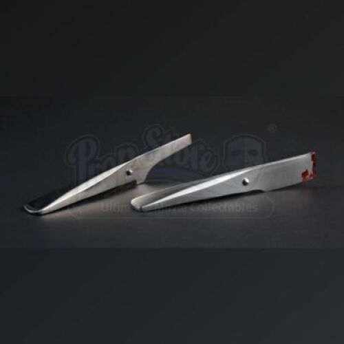 SEASON 2 EPISODE 1: "KAISEKI"<br>Hannibal Lecter's (Mads Mikkelsen) Bloody Stunt Kitchen Knife Parts