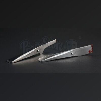 SEASON 2 EPISODE 1: "KAISEKI"<br>Hannibal Lecter's (Mads Mikkelsen) Bloody Stunt Kitchen Knife Parts