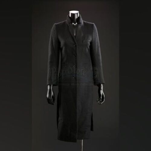 SEASON 2 EPISODE 2: "SAKIZUKE"<br>Bedelia Du Maurier's (Gillian Anderson) Coat