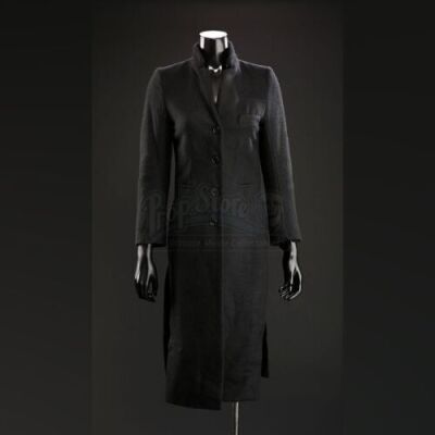SEASON 2 EPISODE 2: "SAKIZUKE"<br>Bedelia Du Maurier's (Gillian Anderson) Coat