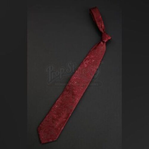 SEASON 2 EPISODE 3: "HASSUN"<br>Hannibal Lecter's (Mads Mikkelsen) Maroon Tie