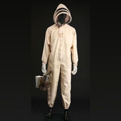 SEASON 2 EPISODE 4: "TAKIAWASE"<br>Brian Zeller's (Aaron Abrams) Beekeeper Suit