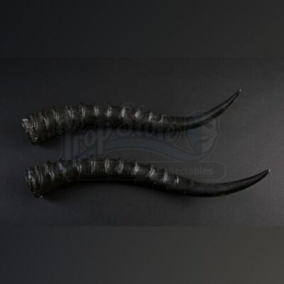 SEASON 2 EPISODE 6: "FUTAMONO"<br>Hannibal Lecter's (Mads Mikkelsen) Bedroom Horns