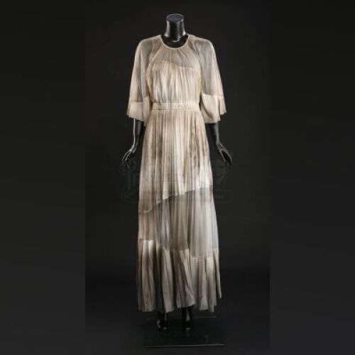 SEASON 2 EPISODE 6: "FUTAMONO"<br>Miriam Lass' (Anna Chlumsky) Dirty Nightgown