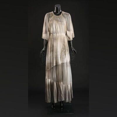 SEASON 2 EPISODE 6: "FUTAMONO"<br>Miriam Lass' (Anna Chlumsky) Dirty Nightgown