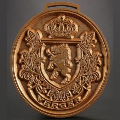 SEASONS 2 AND 3<br>Verger Family Crest