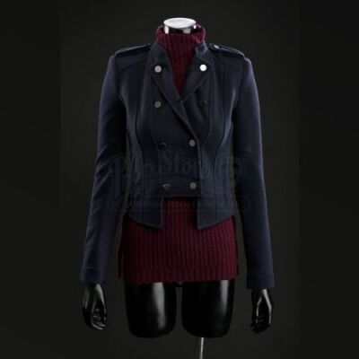 SEASON 2 EPISODE 10: "NAKA-CHOKO"<br>Freddie Lounds' (Lara Jean Chorostecki) Jacket and Sweater