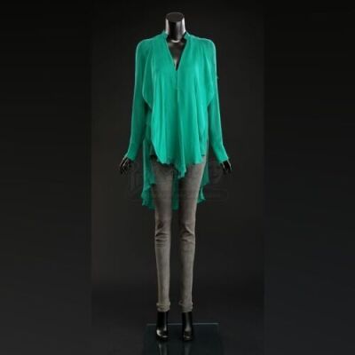 SEASON 2 EPISODE 10: "NAKA-CHOKO"<br>Margot Verger's (Katharine Isabelle) Shirt and Pants