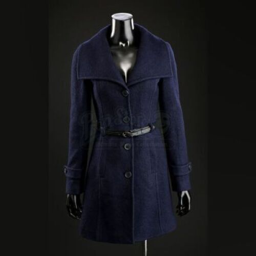 SEASON 2 EPISODE 11: "KO NO MONO"<br>Alana Bloom's (Caroline Dhavernas) Overcoat and Earrings