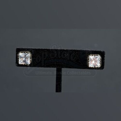 SEASON 2 EPISODE 12: "TOME-WAN"<br>Bedelia DuMaurier's (Gillian Anderson) Earrings