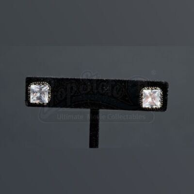 SEASON 2 EPISODE 12: "TOME-WAN"<br>Bedelia DuMaurier's (Gillian Anderson) Earrings