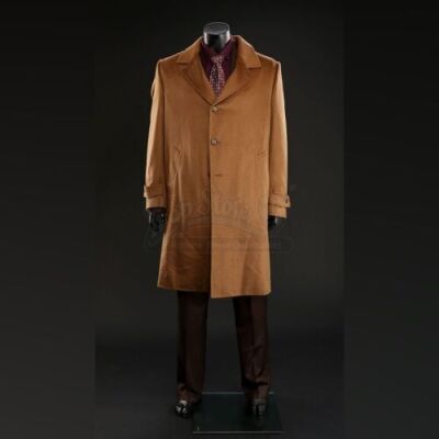 SEASON 2 EPISODE 12: "TOME-WAN"<br>Jack Crawford's (Laurence Fishburne) Two-Piece Suit and Overcoat
