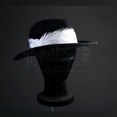 SEASON 3 EPISODE 1: "ANTIPASTO"<br>Bedelia Du Maurier (Gillian Anderson) Hat