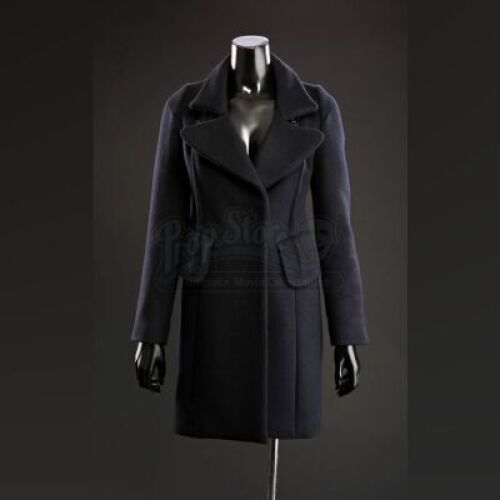 SEASON 3 EPISODE 1: "ANTIPASTO"<br>Bedelia Du Maurier's (Gillian Anderson) Coat
