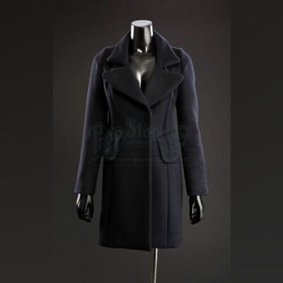 SEASON 3 EPISODE 1: "ANTIPASTO"<br>Bedelia Du Maurier's (Gillian Anderson) Coat