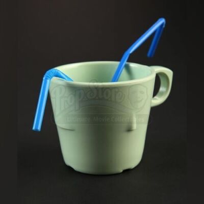 SEASON 3 EPISODE 2: "PRIMAVERA"<br>Will Graham's (Hugh Dancy) Hospital Mug and Straws