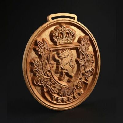 SEASONS 2 AND 3<br>Verger Family Crest