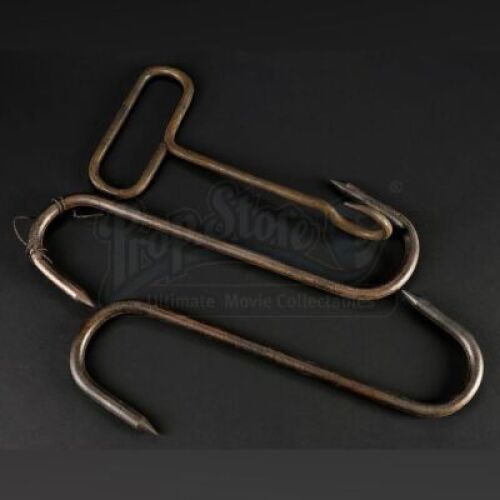 SEASON 3 EPISODE 5: "CONTORNO"<br>Stunt Hook Exhibition Pieces