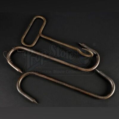 SEASON 3 EPISODE 5: "CONTORNO"<br>Stunt Hook Exhibition Pieces