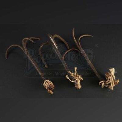 SEASON 3 EPISODE 5: "CONTORNO"<br>Stunt Hook Exhibition Pieces