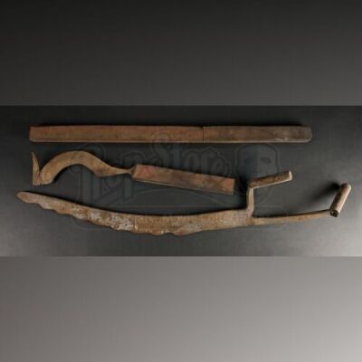 SEASON 3 EPISODE 5: "CONTORNO"<br>Stunt Saw, Scythe, and Plank Exhibition Pieces