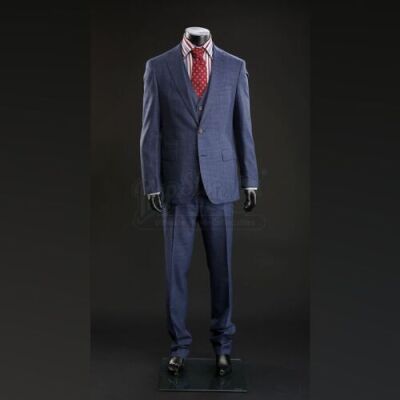 SEASON 3 EPISODE 7: "DIGESTIVO"<br>Will Graham's (Hugh Dancy) Three-Piece Suit and Bandage