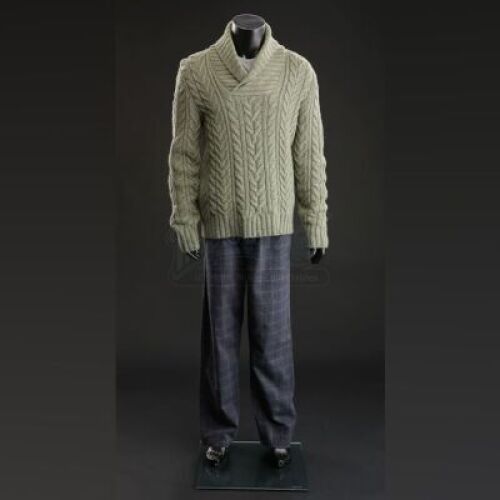 SEASON 3 EPISODE 8: "THE GREAT RED DRAGON"<br>Will Graham's (Hugh Dancy) Sweater with Pajamas