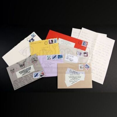 SEASON 3 EPISODE 8: "THE GREAT RED DRAGON"<br>Hannibal Lecter's (Mad Mikkelsen) Fan Mail