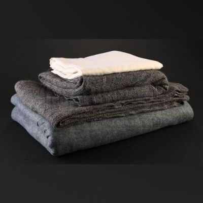 SEASON 3 EPISODE 8: "THE GREAT RED DRAGON"<br>Hannibal Lecter's (Mads Mikkelsen) Jail Blankets and Sheets