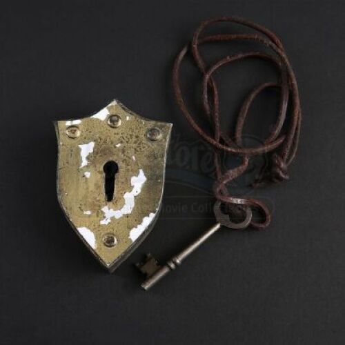 SEASON 3 EPISODE 13: "THE WRATH OF THE LAMB"<br>Francis Dolarhyde's (Richard Armitage) Door Lock and Key