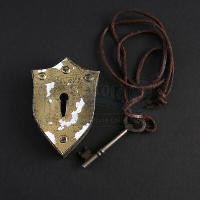 SEASON 3 EPISODE 13: "THE WRATH OF THE LAMB"<br>Francis Dolarhyde's (Richard Armitage) Door Lock and Key