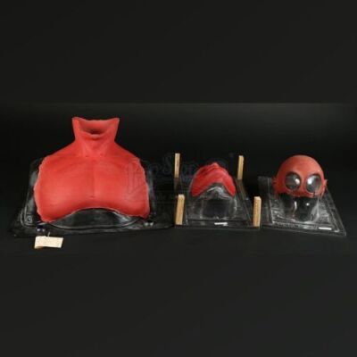 HELLBOY (2004) - Hellboy (Ron Pearlman) Appliances