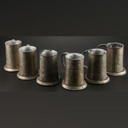 Master Gregory's (Jeff Bridges) Inn Tankards