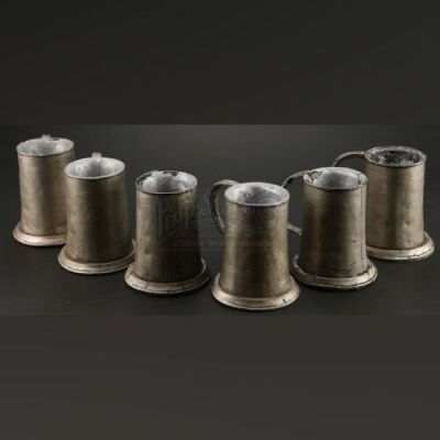 Master Gregory's (Jeff Bridges) Inn Tankards